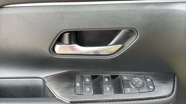 2025 Nissan Kicks SR FWD